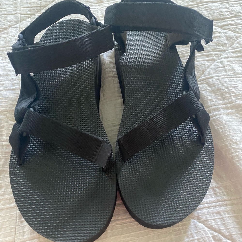 WOMEN’s TEVA SANDALS
